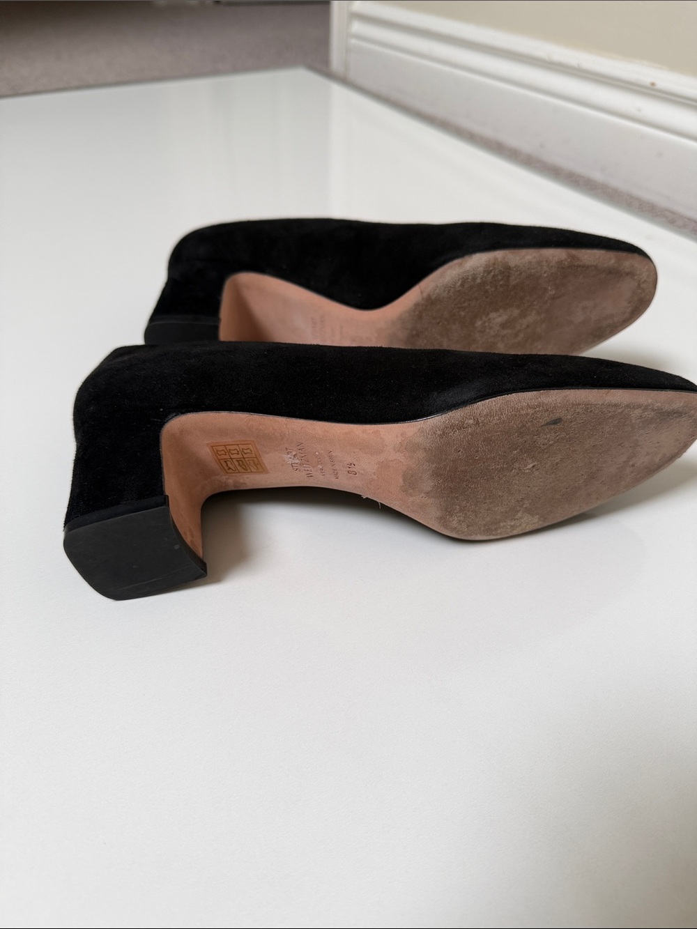 Stuart Weitzman's  lack suede Pumps - Picture 2 of 8